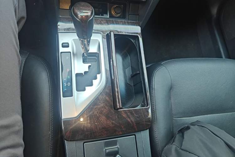 Used Toyota Camry 2015 2.5G Luxury Navigation Edition Gear Lever