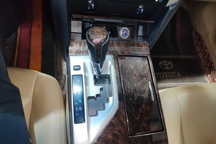 Used Toyota Camry 2015 2.0G Premier Edition Gear Lever