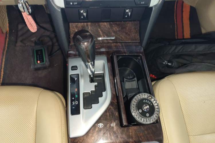 Used Toyota Camry 2015 2.0G Premier Edition Gear Lever