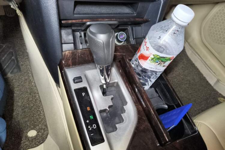 Used Toyota Camry 2015 2.0E Elite Edition Gear Lever