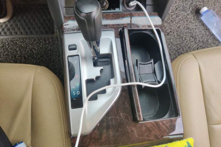 Used Toyota Camry 2015 2.0E Elite Edition Gear Lever