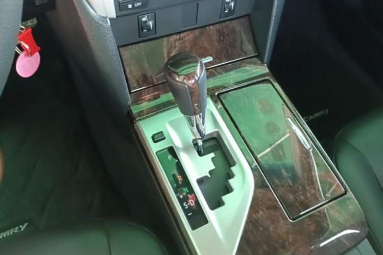 Used Toyota Camry 2015 2.0G Premier Edition Gear Lever