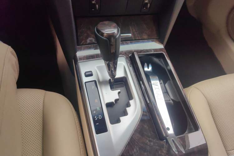 Used Toyota Camry 2015 2.0G Luxury Edition Gear Lever