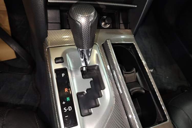Used Toyota Camry 2015 Junrui 2.0S Activa Edition Gear Lever