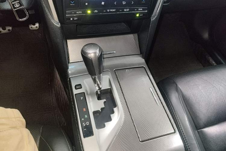 Used Toyota Camry 2015 Junrui 2.0S Activa Edition Gear Lever