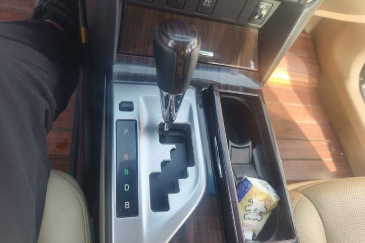 Used Toyota Camry 2015 Dual-Engine 2.5 HG Luxury Navigation Edition Gear Lever