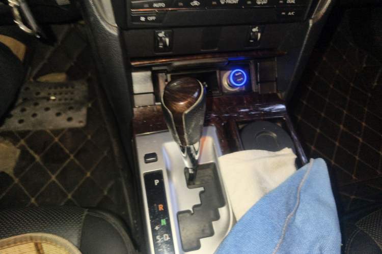 Used Toyota Camry 2015 2.0G Premier Edition Gear Lever