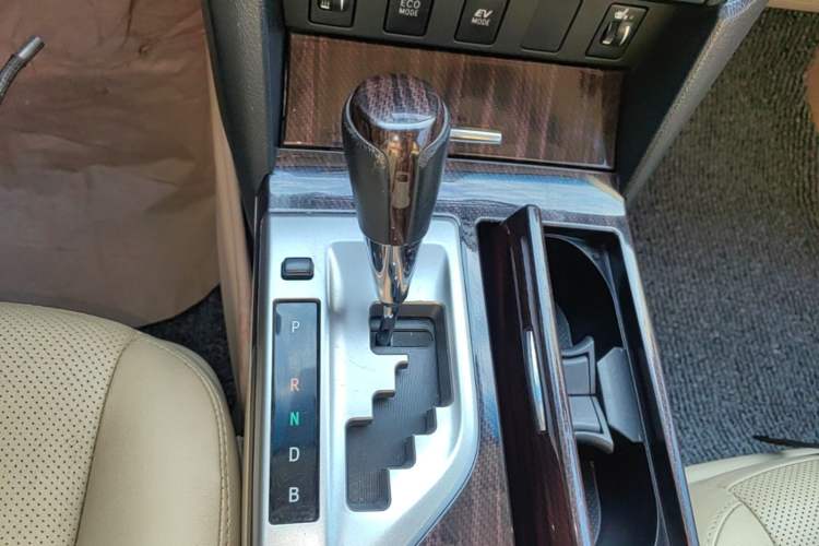 Used Toyota Camry 2015 Dual-Engine 2.5 HG Luxury Navigation Edition Gear Lever