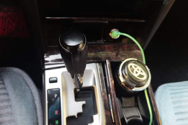 Used Toyota Camry 2015 2.0E Elite Edition Gear Lever