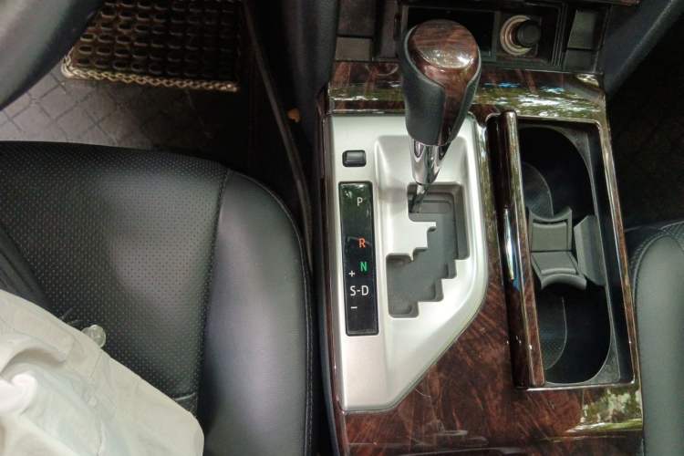 Used Toyota Camry 2015 2.5G Luxury Navigation Edition Gear Lever