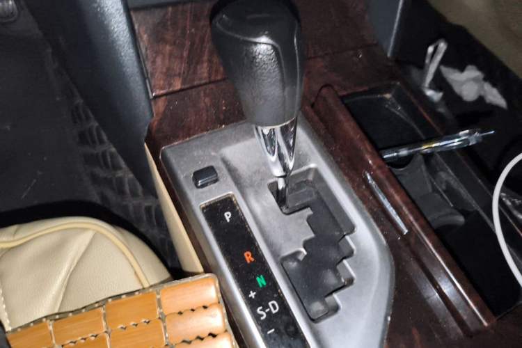 Used Toyota Camry 2015 2.0E Elite Edition Gear Lever