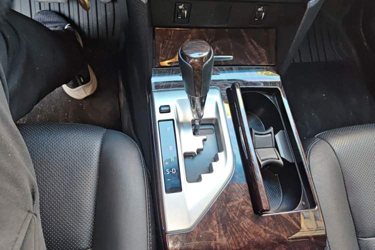 Used Toyota Camry 2015 2.0G Premier Edition Gear Lever