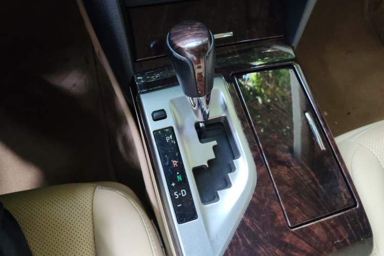 Used Toyota Camry 2015 2.0G Premier Edition Gear Lever