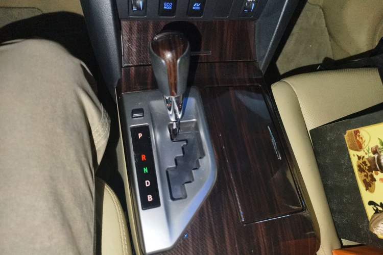 Used Toyota Camry 2015 Dual-Engine 2.5 HG Luxury Navigation Edition Gear Lever