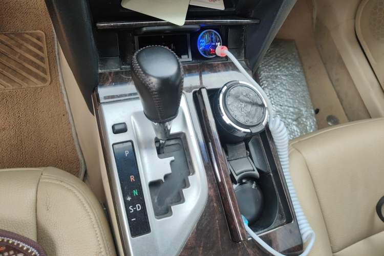 Used Toyota Camry 2015 2.0E Elite Edition Gear Lever
