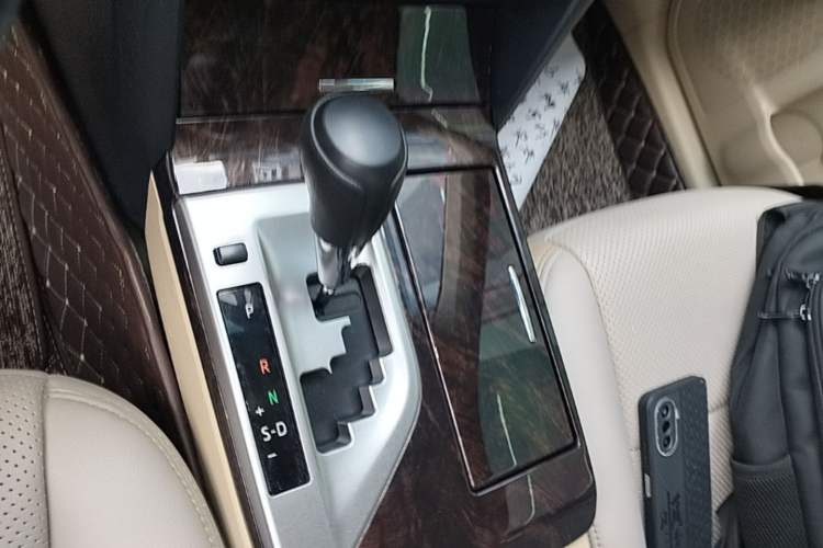 Used Toyota Camry 2015 2.0E Elite Edition Gear Lever