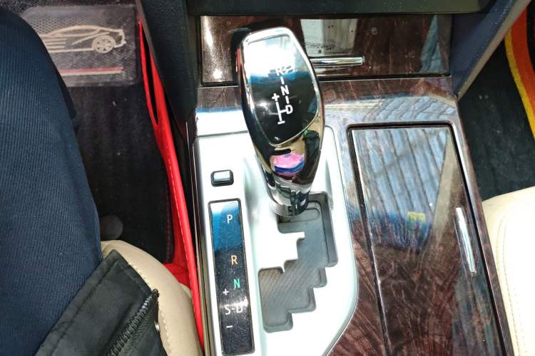 Used Toyota Camry 2015 2.0E Elite Edition Gear Lever