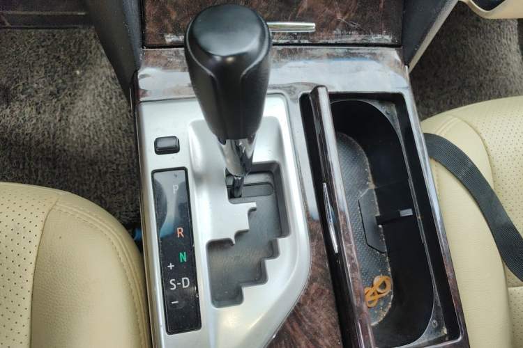 Used Toyota Camry 2015 2.0E Elite Edition Gear Lever