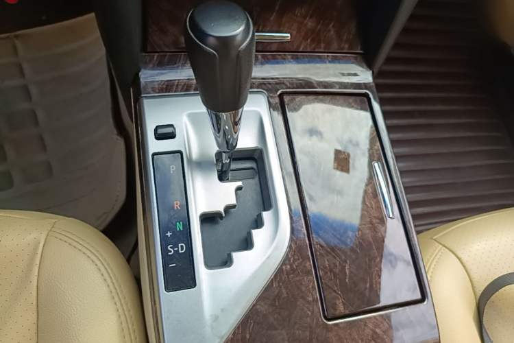 Used Toyota Camry 2015 2.0E Elite Edition Gear Lever