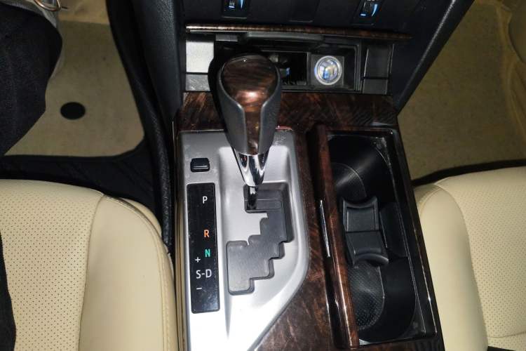 Used Toyota Camry 2015 2.0G Premier Edition Gear Lever