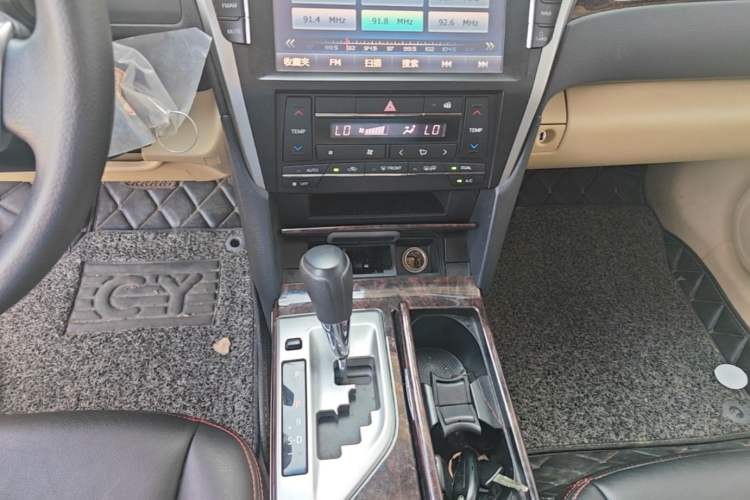Used Toyota Camry 2015 2.0E Elite Edition Gear Lever