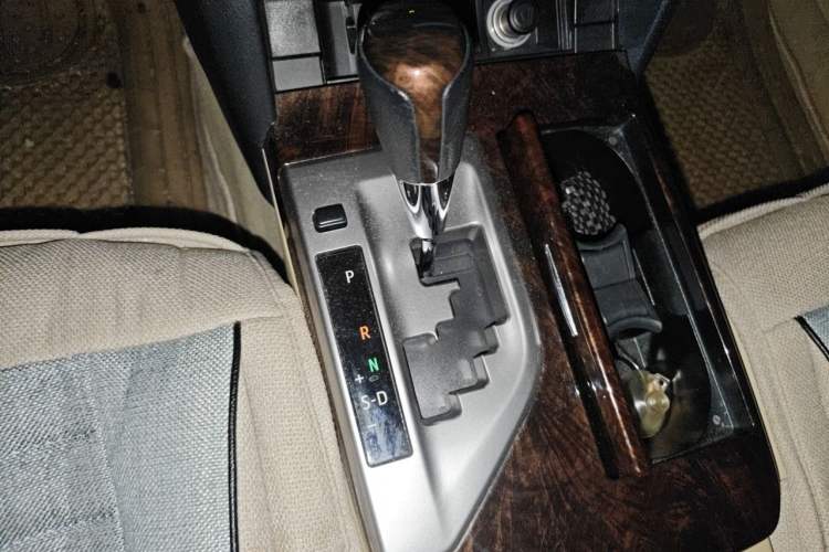 Used Toyota Camry 2015 2.0G Premier Edition Gear Lever
