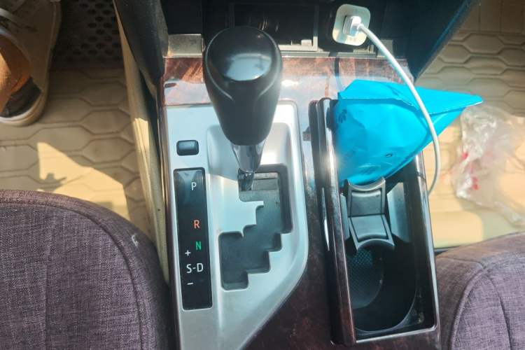 Used Toyota Camry 2015 2.0E Elite Edition Gear Lever