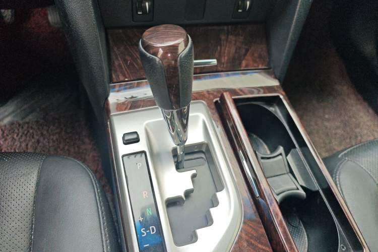 Used Toyota Camry 2015 2.0G Premier Edition Gear Lever