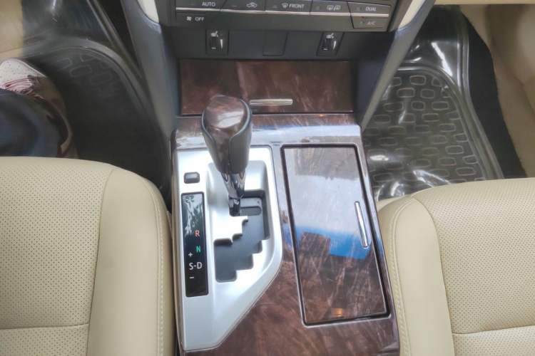 Used Toyota Camry 2015 2.0G Premier Edition Gear Lever