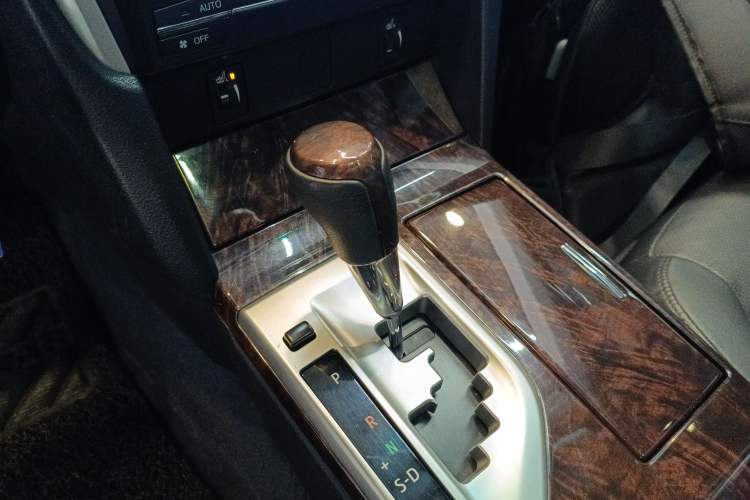 Used Toyota Camry 2015 2.0G Premier Edition Gear Lever