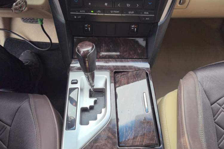 Used Toyota Camry 2015 2.0G Premier Edition Gear Lever