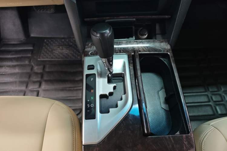 Used Toyota Camry 2015 2.0E Elite Edition Gear Lever