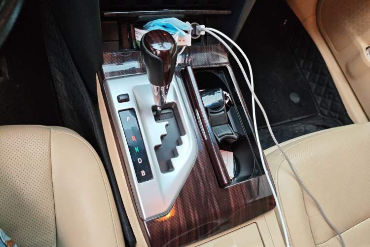 Used Toyota Camry 2015 Dual-Engine 2.5 HG Luxury Navigation Edition Gear Lever