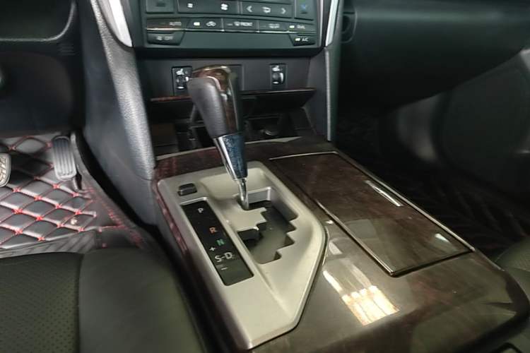 Used Toyota Camry 2015 2.0G Premier Edition Gear Lever