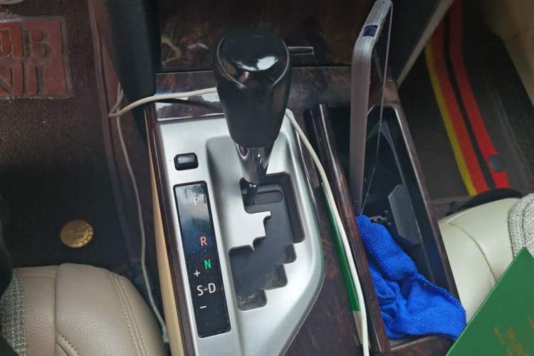 Used Toyota Camry 2015 2.0E Elite Edition Gear Lever