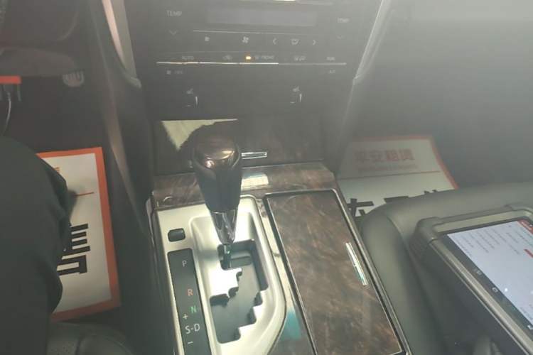 Used Toyota Camry 2015 2.0G Premier Edition Gear Lever