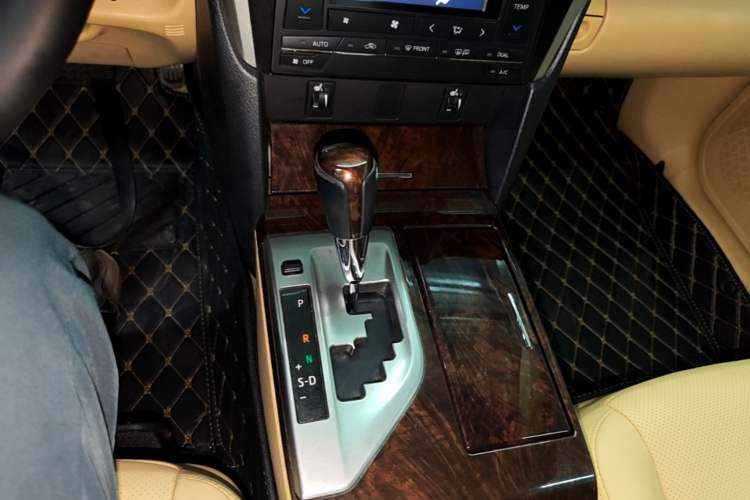 Used Toyota Camry 2015 2.0G Premier Edition Gear Lever