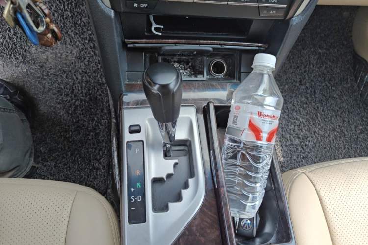 Used Toyota Camry 2015 2.0E Elite Edition Gear Lever