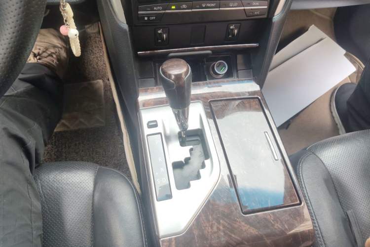 Used Toyota Camry 2015 2.0G Premier Edition Gear Lever