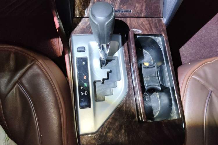 Used Toyota Camry 2015 2.0E Elite Edition Gear Lever