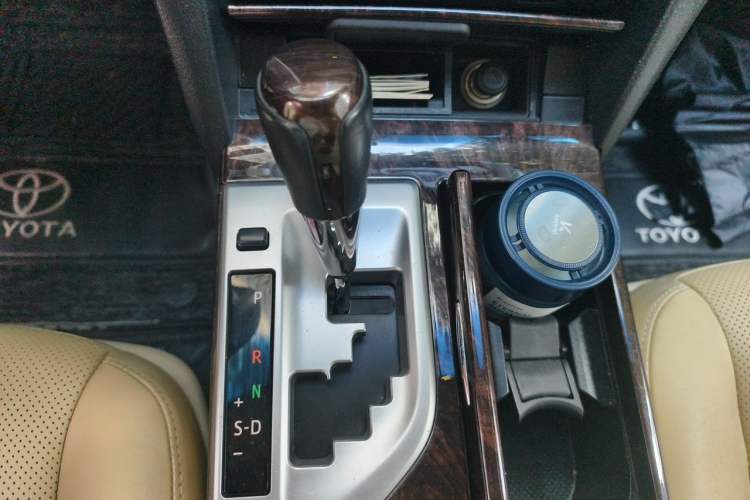 Used Toyota Camry 2015 2.0G Premier Edition Gear Lever