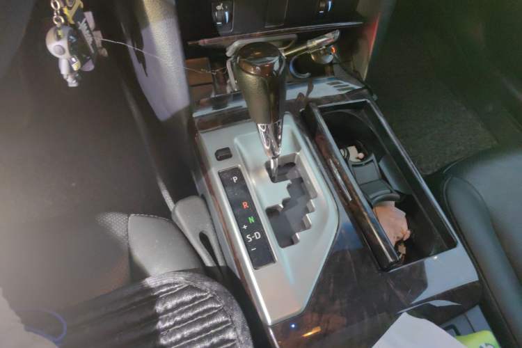 Used Toyota Camry 2015 2.0G Premier Edition Gear Lever
