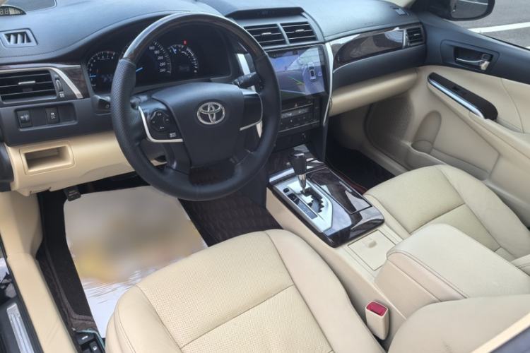 Used Toyota Camry 2015 2.0G Premier Edition Interior 1