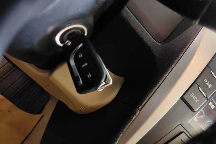 Used Toyota Camry 2015 2.0G Premier Edition Interior 1