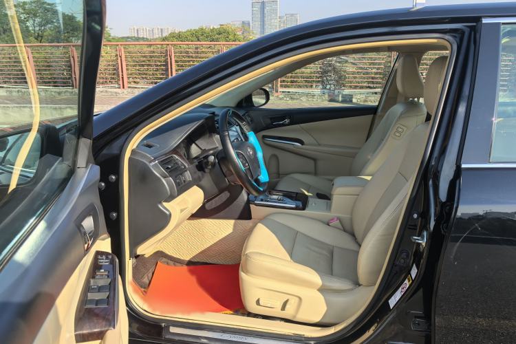 Used Toyota Camry 2015 2.0G Premier Edition Interior 1