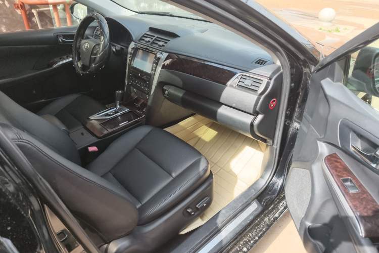 Used Toyota Camry 2015 2.5G Luxury Navigation Edition Interior 1