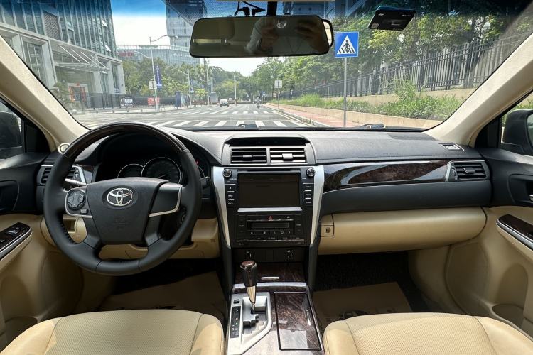 Used Toyota Camry 2015 2.0G Premier Edition Interior 1
