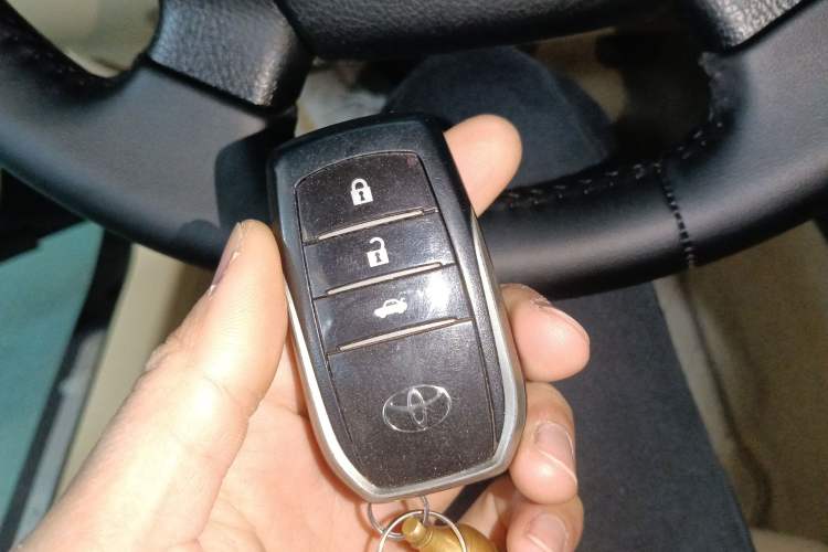 Used Toyota Camry 2015 Dual-Engine 2.5 HG Luxury Navigation Edition Interior 1