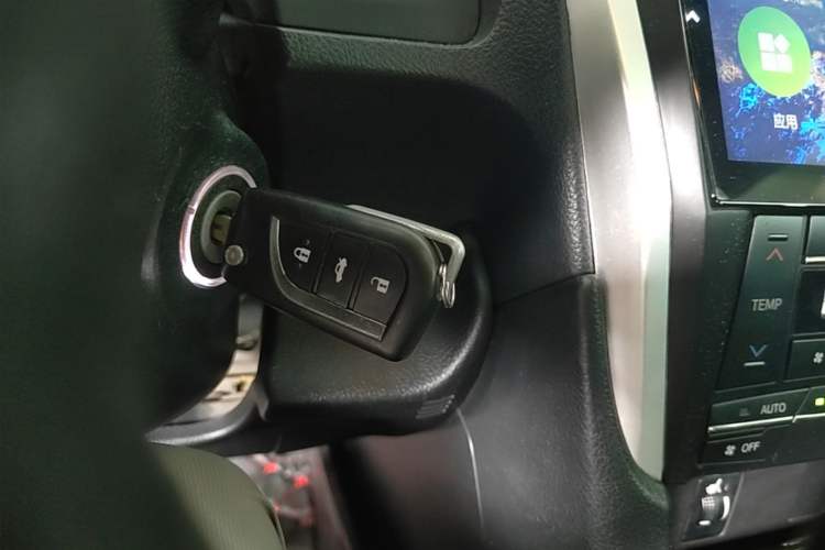 Used Toyota Camry 2015 2.0G Premier Edition Interior 1
