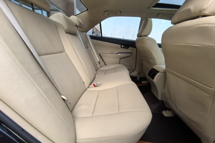 Used Toyota Camry 2015 2.0G Premier Edition Interior 10